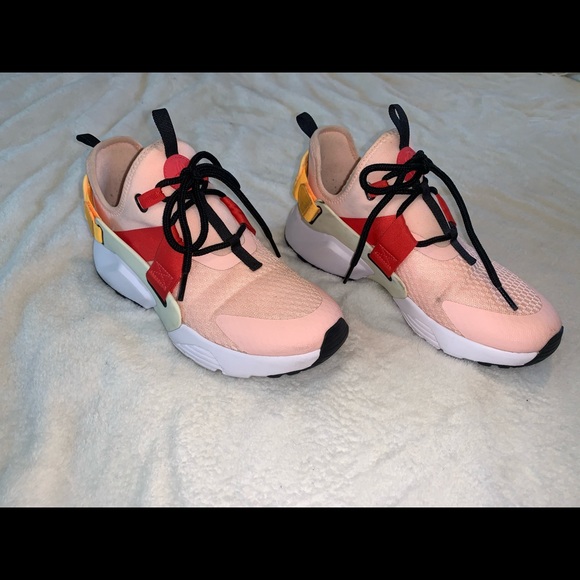 Nike Shoes - Nike Air Huarache